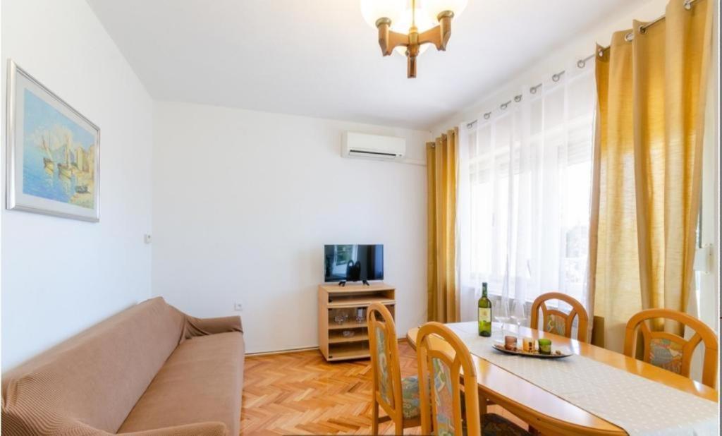 Apartments Tatjana Crikvenica Exterior photo